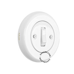 Schalter aus weissem Porzellan.