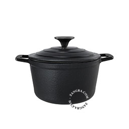 cast iron cooking pot