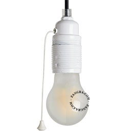 White lampholder with pull switch.