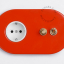 prise murale rouge double interrupteur - un interrupteur va-et-vient et un bouton-poussoir en laiton brut