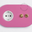 roze stopcontact met 1 drukknop en 1 enkelpolige- of wisselschakelaar