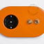 prise murale orange double interrupteur - un interrupteur va-et-vient et un bouton-poussoir en laiton brut