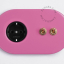 rosafarbene Unterputzsteckdose und Zweiwege- oder einfacher Schalter - doppelter roher Messing-Kippschalter