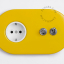gelbe Unterputzsteckdose und Zweiwege- oder einfacher Schalter - vernickelter Kippschalter & Druckknopf