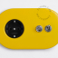prise de courant murale jaune avec interrupteur va-et-vient ou simple avec levier et bouton-poussoir en laiton nickele