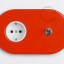 rote Unterputzsteckdose und Zweiwege- oder einfacher Schalter - vernickelter Kippschalter