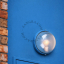 Blauwe, ronde lamp.