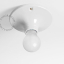 Rund lampe i hvidt porcelæn.