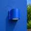 Blaue Wandleuchte.