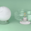 Lampe en porcelaine verte avec globe en verre.