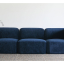 Modulares Sofa aus Samt.