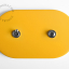 interrupteur et bouton-poussoir jaune et encastrable avec levier et bouton nickelés