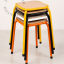 Orange skoletaburet.