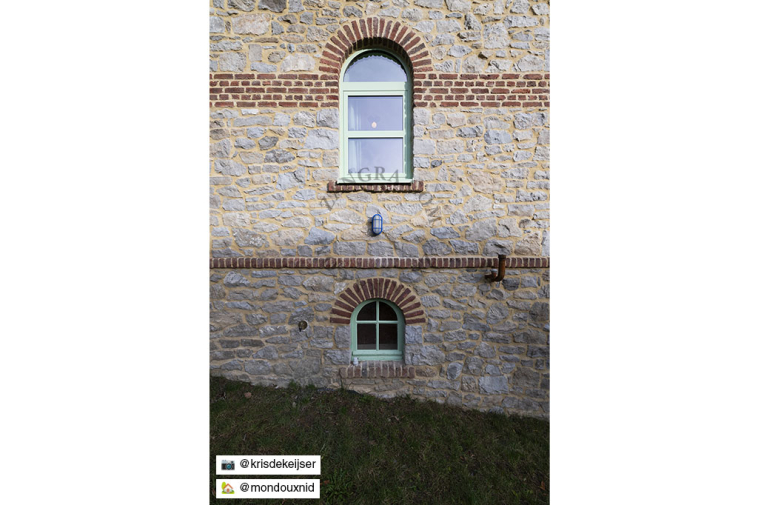 Blauwe buitenverlichting of badkamerlamp.