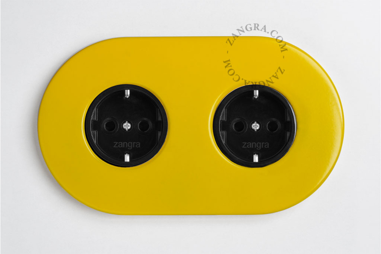 double prise electrique encastrable de couleur jaune
