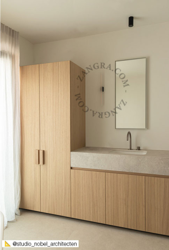 Aplique o plafón S14d en porcelana negra con tubo LED transparente.