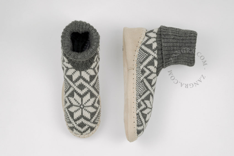 Norwegian grey handmade slippers with leather sole.