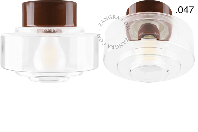 Lampe ronde en porcelaine marron.