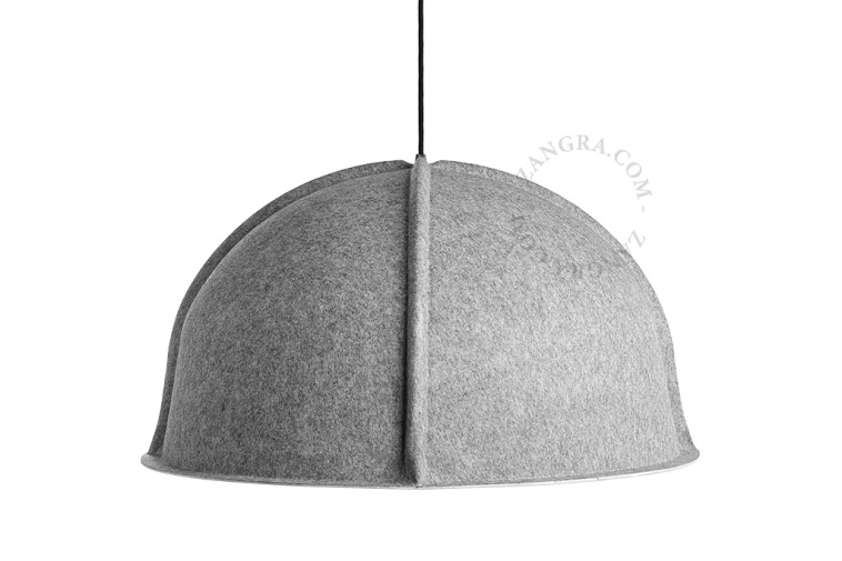 Acoustic lamp in felt.