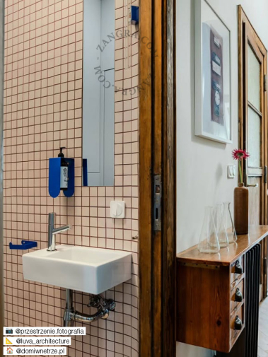 S14d Linestra blå lamphållare med räfflad lysrör.