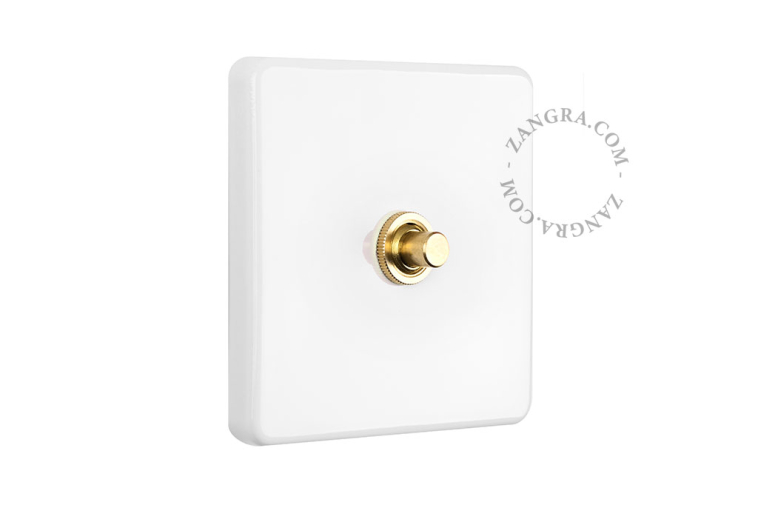 Weißer Porzellan-Druckknopf in quadratischer Form.