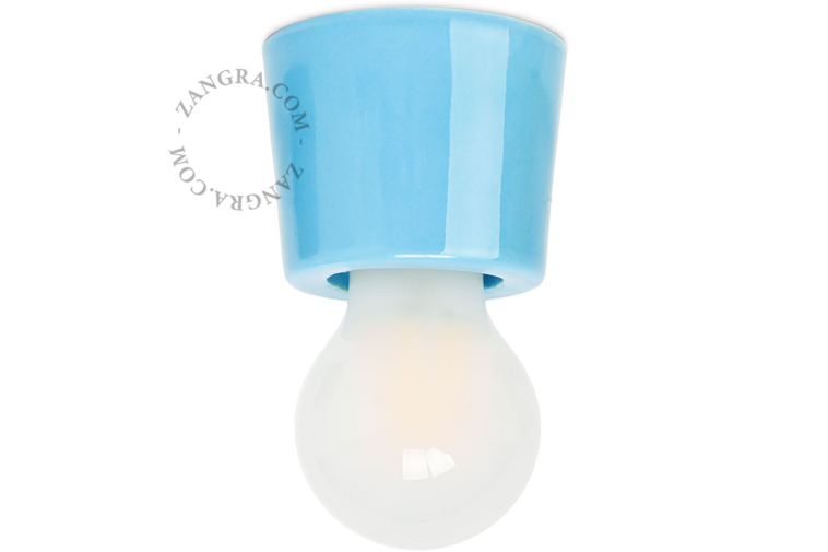 Blaue Porzellanlampe.