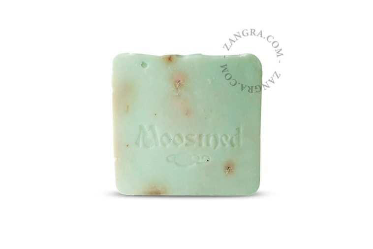 Solid shampoo with nettle.