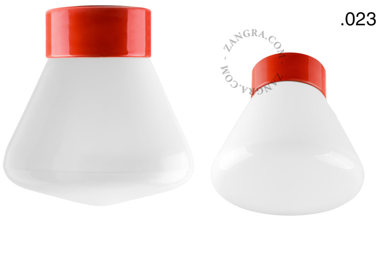 Porseleinen lamp in de kleur rood.