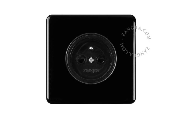 Stopcontact in zwart porselein.