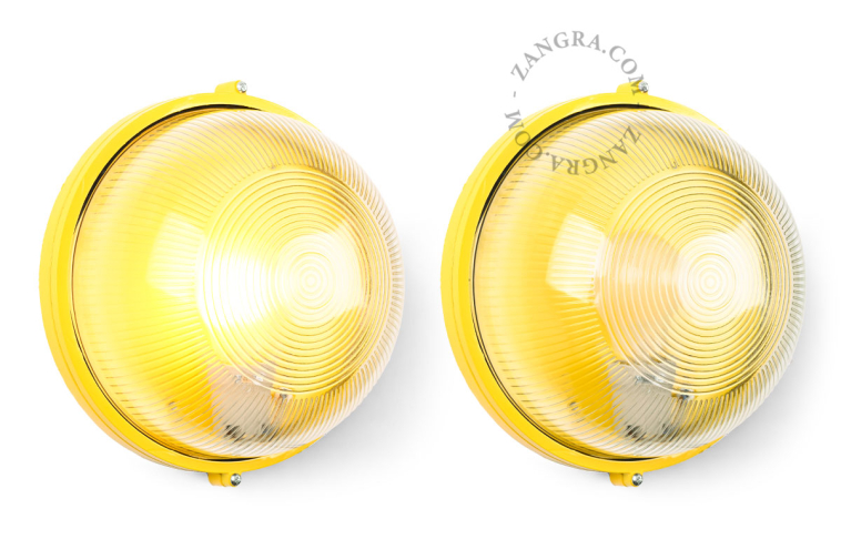 Gele, ronde lamp.