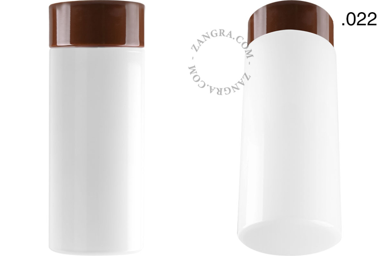Lampe ronde en porcelaine marron.