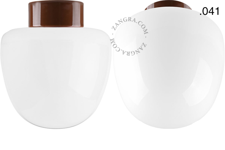 Lampe ronde en porcelaine marron.
