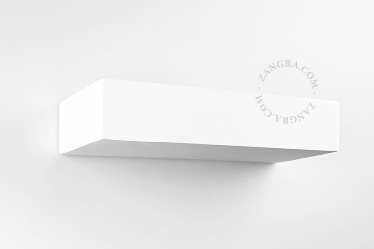 Paintable uplighter in plaster.