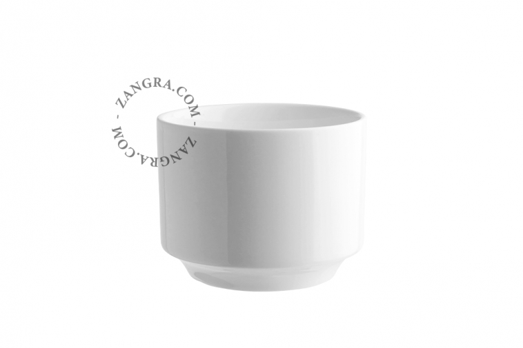 Cup without handle in bone china.