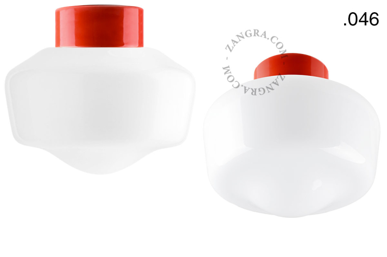 Porseleinen lamp in de kleur rood.