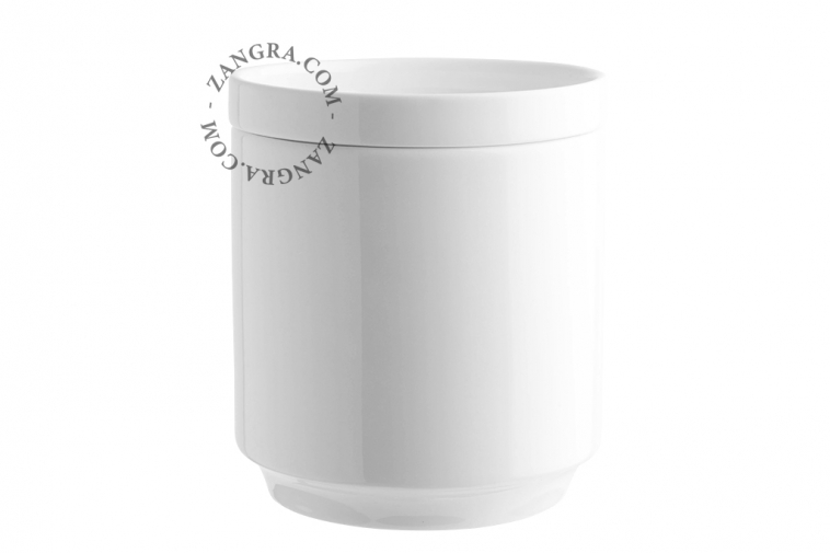 Porcelain jar with lid.