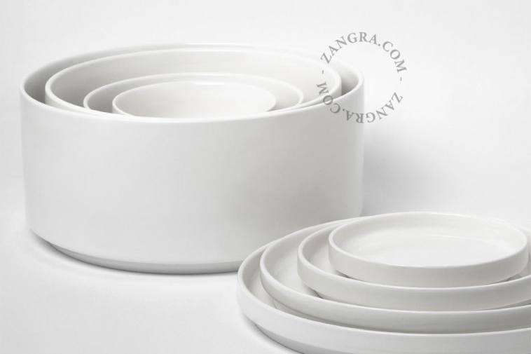 Large plate in white bone china.