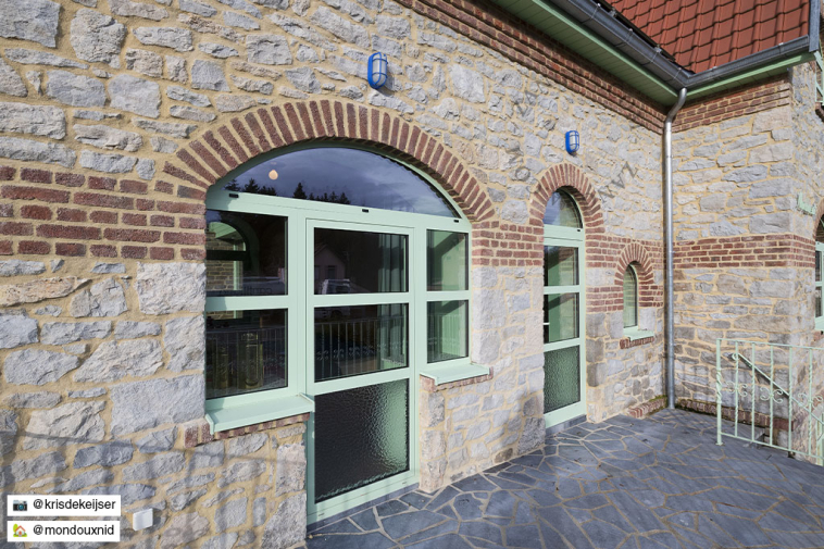 Blauwe buitenverlichting of badkamerlamp.