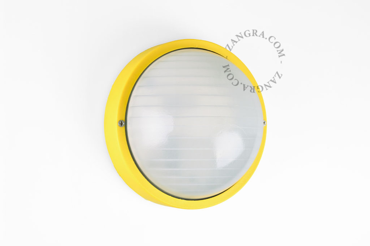 Lampe hublot jaune pour l'extérieur.
