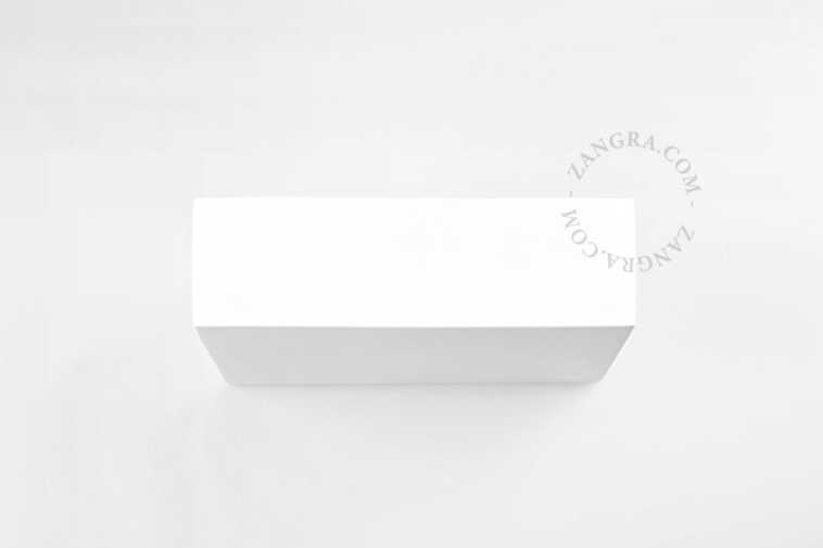 Paintable uplighter in plaster.