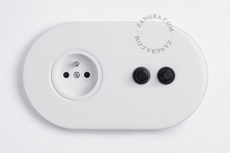 prise et interrupteur blanche avec double bouton-poussoir en laiton noir - encastrable facilement