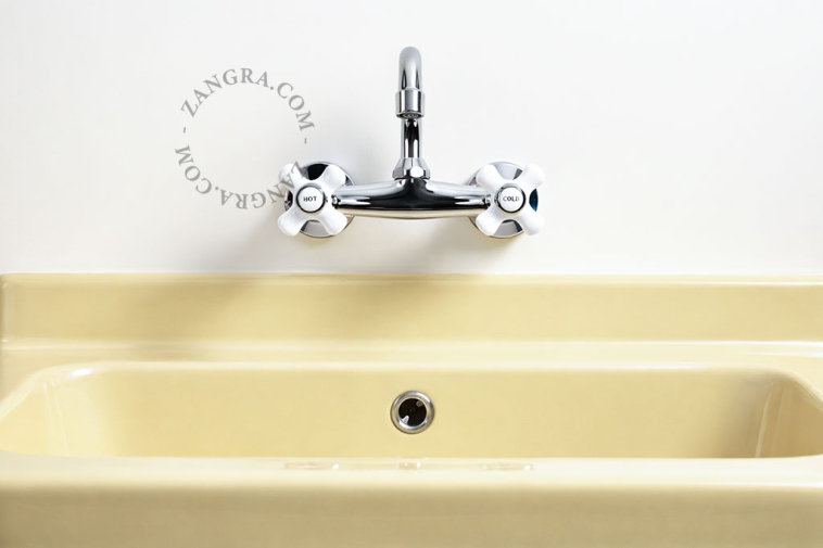 Robinet mélangeur rétro.