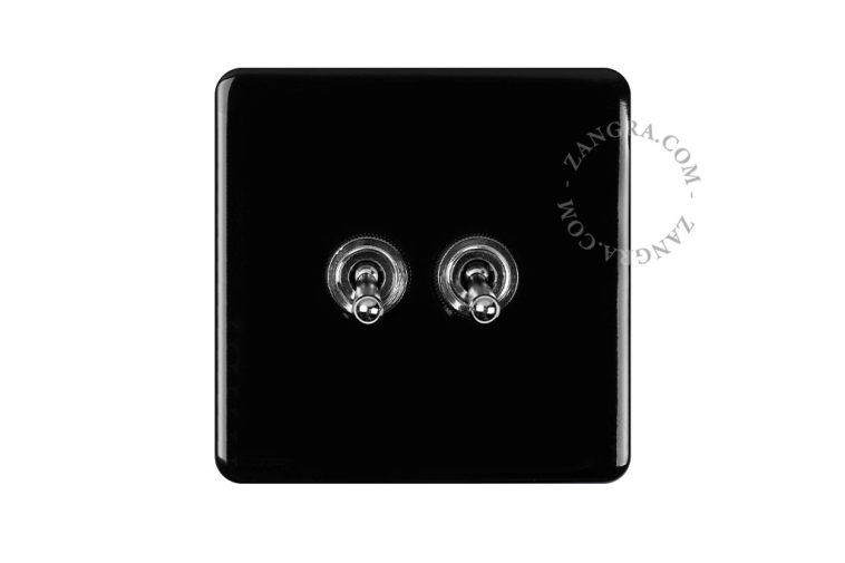 Interruttore quadrato in porcellana nera.