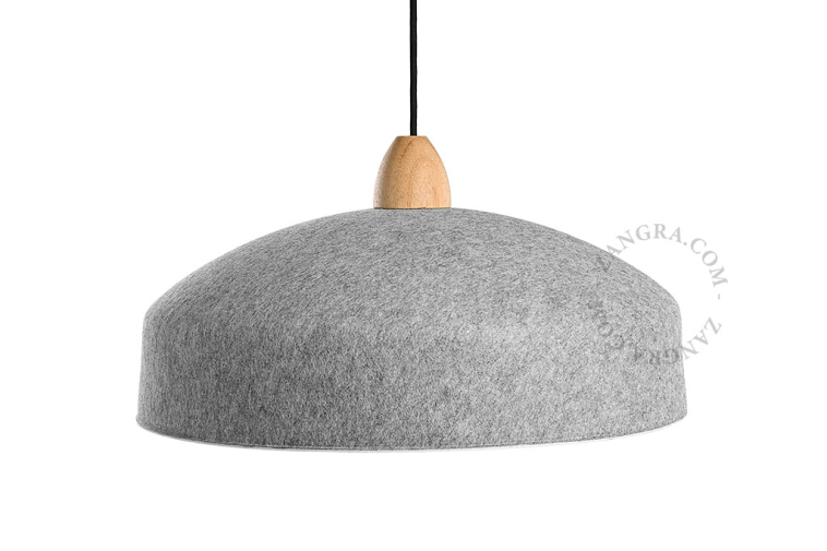 Acoustic pendant light in felt.