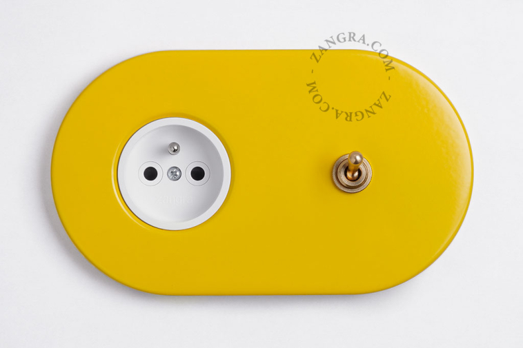 enchufe amarillo e interruptor simple o conmutado - palanca de latón