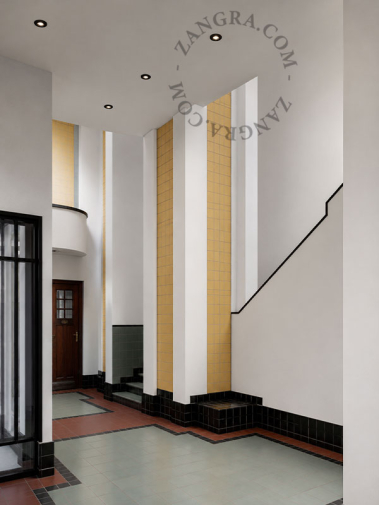 Czarna porcelanowa oprawa wpuszczana typu downlight.