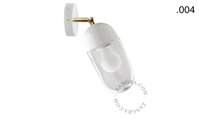Biała porcelanowa regulowana lampa ścienna ze szklanym kloszem.