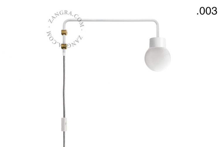 Schwenkbare Wandleuchte aus Metall weiss