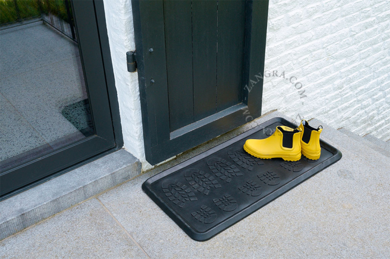 Rubber boot drip tray.