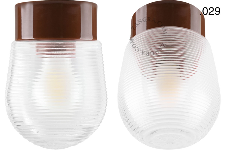 Lampe ronde en porcelaine marron.